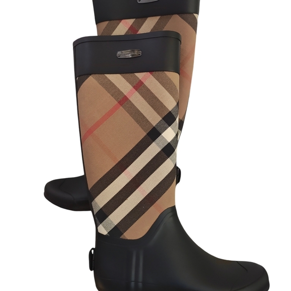 Burberry - Picture 7 of 12